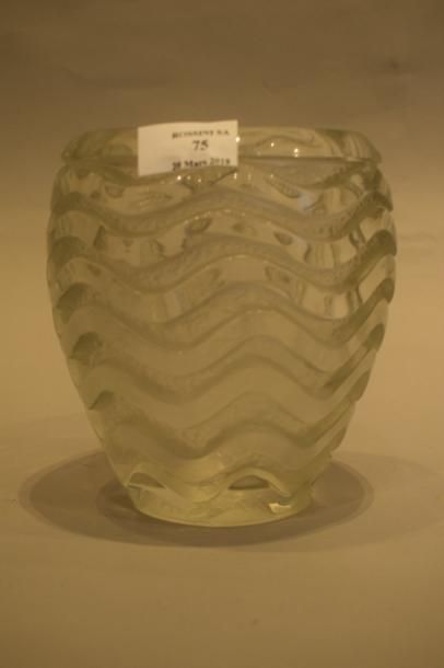 null René LALIQUE (1860-1945) 

Vase « Méandres » (1934). Epreuve en verre blanc...