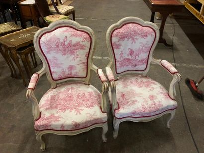 null Paire de fauteuils en cabriolet XVIIIème retapissés de toile de Jouy