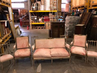null Salon de style Louis XVI : deux bergères, un canapé et quatre chaises

