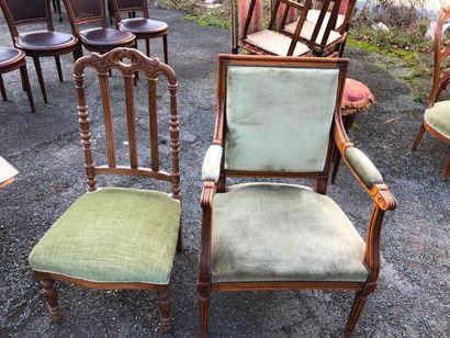 null Lot de deux fauteuils, un de style Louis XVI