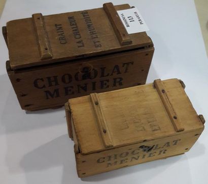 null MENIER. Ensemble de deux boîtes de livraison miniatures en bois :

CHOCOLAT...