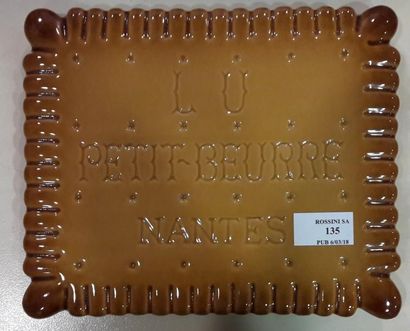 null LEFEVRE-UTILE. Dessous de plat en faïence LU PETIT-BEURRE NANTES.

Made in France...