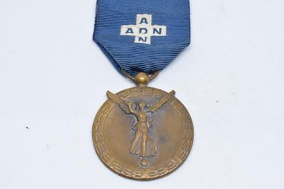null [ WW2 ] [ Médaille ]

Médaille en bronze, sur l'avers allégorie du secours,...