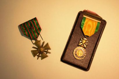 null [ Médaille ] [ WW1 ]

Ensemble de deux décorations : médaille militaire (deuxième...
