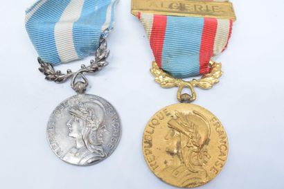 null [ Médaille ] [ Colonies ] [ Algérie ]

- Médaille coloniale

- ALGERIE, Médaille...