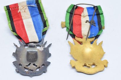 null [ Médaille ] [ Vétérans ]

Ensemble de deux médailles :

Médaille des Vétérans...