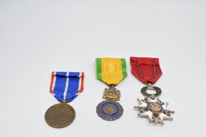 null [ Médaille ]

Ensemble de trois médailles :

Médaille Rhin et Danube

Légion...