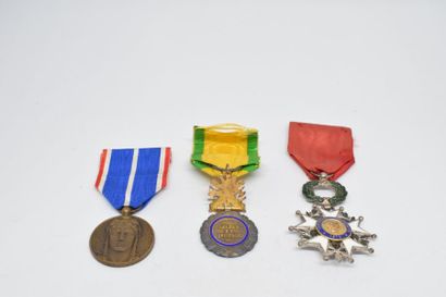 null [ Médaille ]

Ensemble de trois médailles :

Médaille Rhin et Danube

Légion...