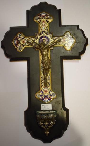 null Crucifix avec christ mort en bronze et croix en cloisonné sur un socle de marbre...