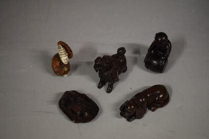 null CHINE - JAPON XXème siècle
Lot de 5 netsuke en bois, quelques uns peut être...