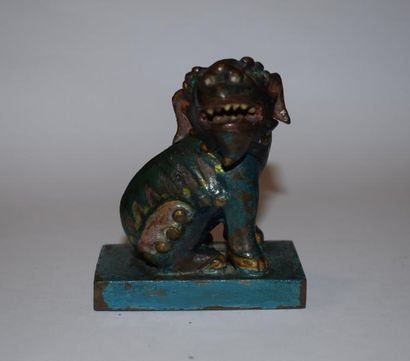null Chine, XIXe siècle.

Sujet en bronze polychrome représentant un lion assis

Haut....
