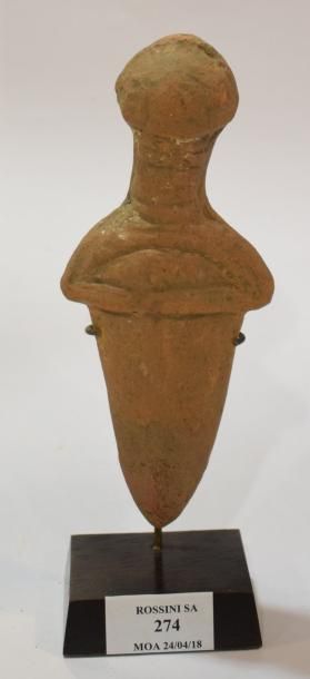 null Couteau votif en terre cuite au manche antropomorphe représentant une idole.

Grèce,...