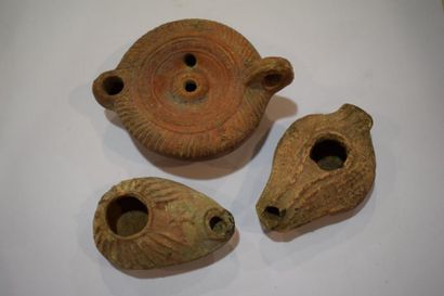 null Trois lampes à huile en terre cuite

Epoque romaine.
