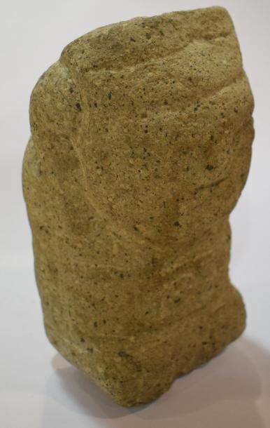 null Grande statuette en pierre.

Civilisation Maya.

H. : 21,5 cm.