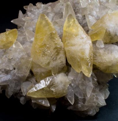 null Très belle CALCITE du Missouri, USA (33 x 25 x 15 cm) : scalénoèdres transparents...