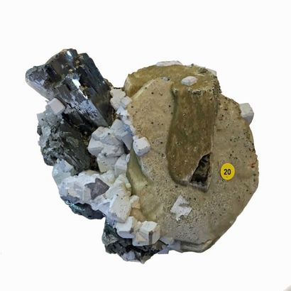 null Deux minéraux : GALENE pseudocubique, tétraédrite, pyrite sur quartz de Madan,...