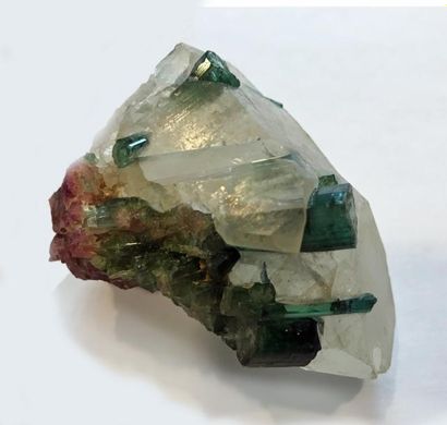 null 
Trois minéraux : TOURMALINE verte / rubellite dans Quartz  (6 cm) et TOURMALINE...
