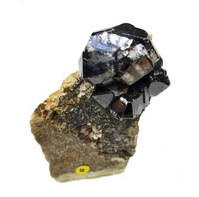 null CASSITERITE (10 cm) de Mt. Xuebaoding, Sichuan, Chine : beaux cristaux noirs...