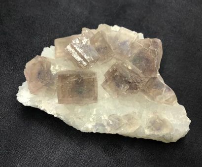 null FLUORINE (12 cm), Yaoganxian, Hunan, Chine : cubes mauves beiges translucides...