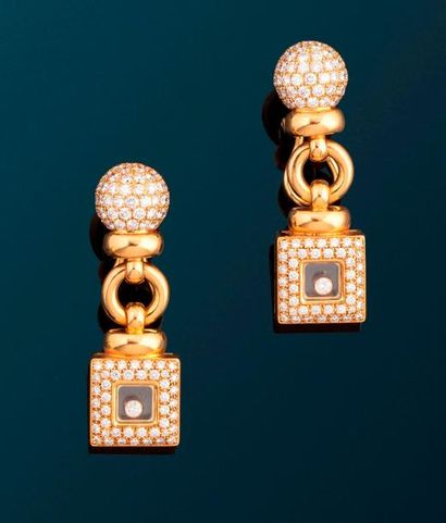 null Paire de pendants d'oreilles en or jaune 18K (750) « Happy Diamond » formés...