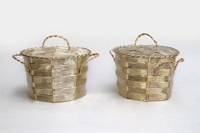 null Paire de pots couvert en argent, de forme octogonal, à décor simulant la vannerie....