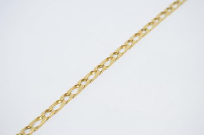 null 

Bracelet souple en or jaune 18K (750) à maille gourmette, deux maillons supplémentaires...