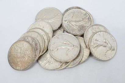 null [ Pièce en argent ] 

Pièces de 5 F " Semeuse " en argent 1960. 

Poids : 240...