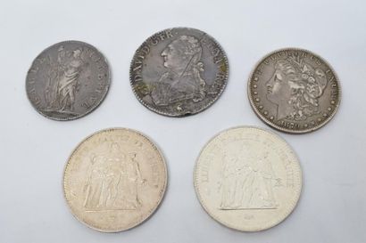 null Lot de pièces en argent :

- Ecu aux lauriers, 1791.

- Deux pièces de 50 francs.

-...