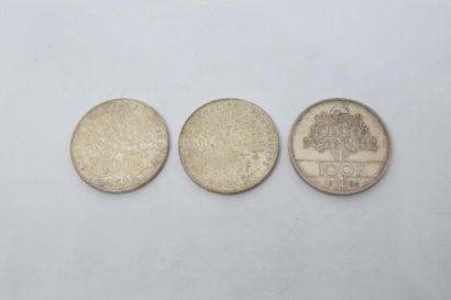 null Lot de 3 pièces en argent (900) comprenant : 

- 2 pièces de 100 francs Panthéon...