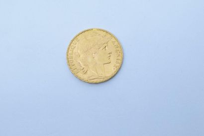 null [ Pièce en or ]



Pièce de 20 francs " Coq " avec tranche inscrite LIBERTE-EGALITE-FRATERNITE



(...