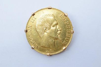 null 1 pièce en or de 100 francs Napoléon III tête nue (1857A).

Montée en broche.

Poids...