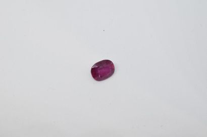 null Rubis naturel sur papier de 6.28 ct.

Couleur : Dark- very dark red

9.75x1...