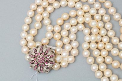 null Collier trois rangs de perles de culture, crochet-fermoir en or gris 18k (750)...