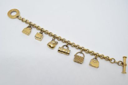 null AGATHA bracelet en métal doré avec six breloques, signé Agatha Paris. 

L. :...