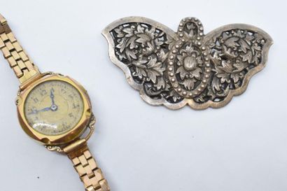 null [ Bijoux fantaisie ]

Lot de bijoux fantaisie composés d'une montre en métal...