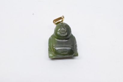 null Pendentif en néphrite figurant un bouddha, attache en métal doré. Ht. : 2,1...