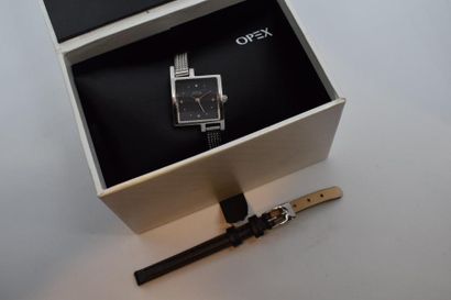null OPEX montre bracelet de dame, cadran carré à fond noir, braclet en métal (un...