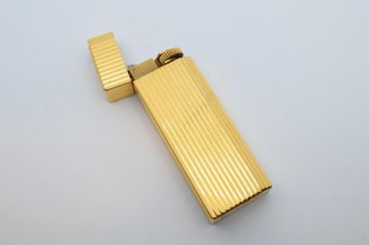 null CARTIER Paris

Briquet cannelé en métal doré

Haut : 7 cm ; N°1C75711