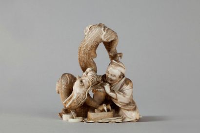 null Okimono en ivoire représentant un personnage assis curant les dents d'un dragon.

Japon,...