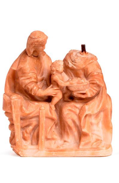 null Groupe en albâtre sculpté représentant sainte Anne proposant une corbeille de...