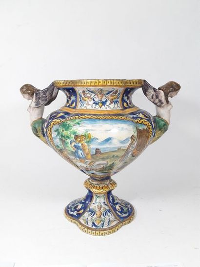 null Italie, XIXème siècle . G. Battaglia. 

Vase sur piédouche à deux anses en forme...