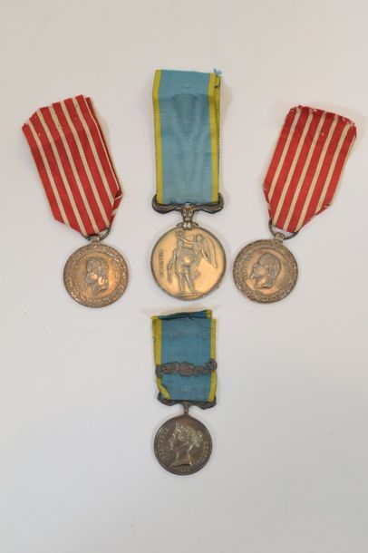 null Ensemble de décorations comprenant deux médailles de la Campagne d'Italie (BARRE)...