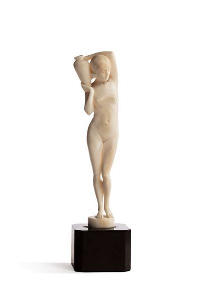 null A. BOULARD

« Jeune femme nue à la cruche ». Sculpture en ivoire. Taille directe...