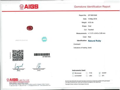 null Rubis sur papier

Poids du rubis : 4.02 ct

Accompagné d'un certificat AIGS...