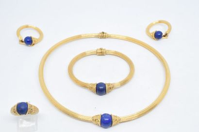 null Parure en or jaune 18K (750) composée d'un collier, un bracelet, une paire de...