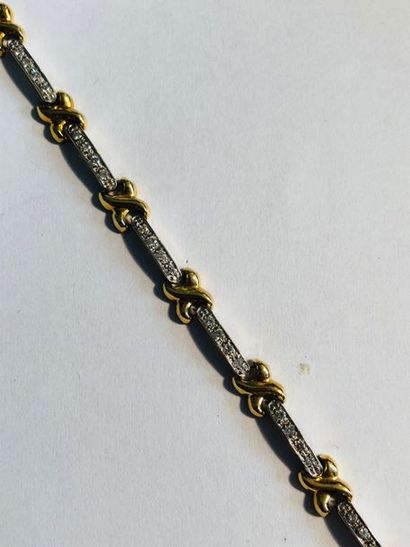 null Bracelet en or jaune et or gris 18K (750) articulé de bâtonnets, sertis chacun...