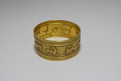 null Bracelet rigide en or jaune 14K (585)  formé d'un ruban amati estampé dans le...