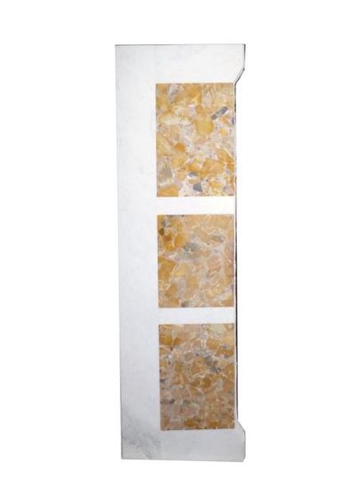 null Plaque foyère en marbre blanc et jaune 

130.5 x 30 cm 