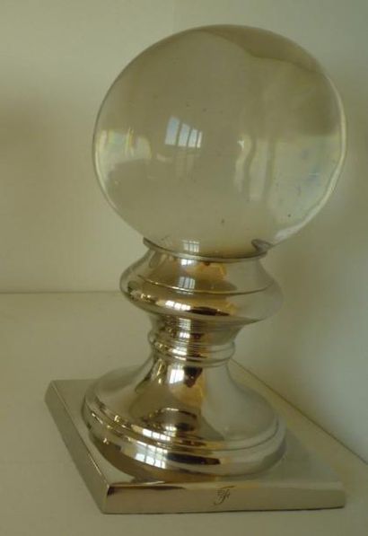 null Ensemble de sept boules décoratives en verre argenté 

H : 17 cm (4)

H : 20...