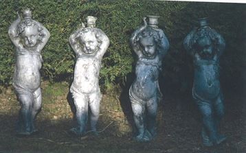 null ECOLE MODERNE 

Quatre amours, sculptures décoratives

H : 58 cm 